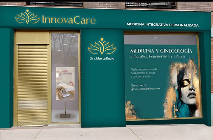 Colleagues collaborating